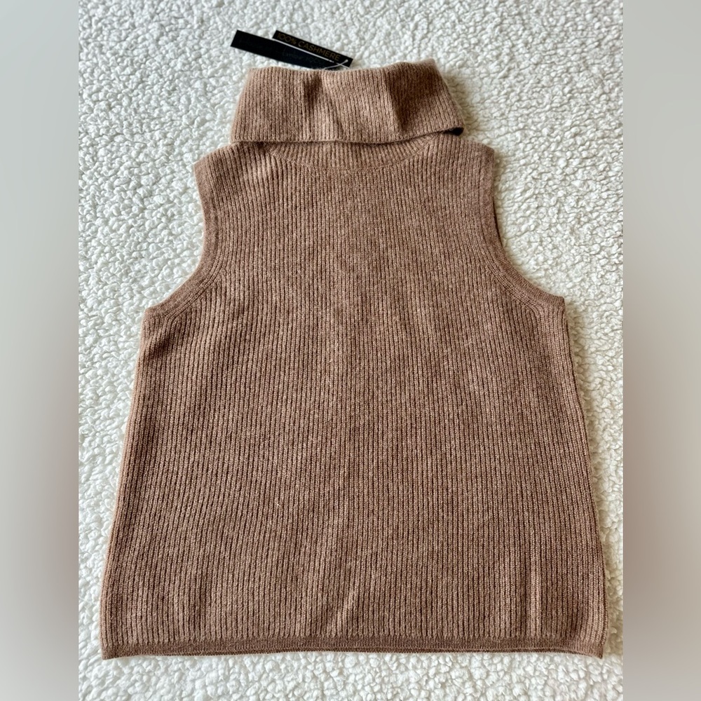 NWT House of Harlow 1960 Cashemere Turtleneck Sleeveless Top - Small
